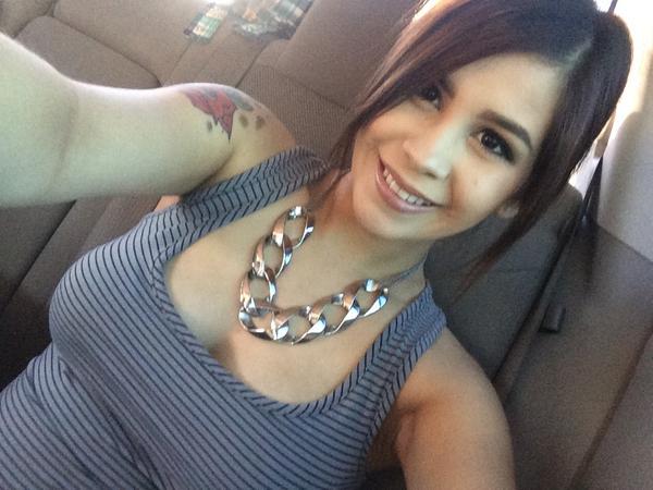 Sexy nue devant sa webcam 004