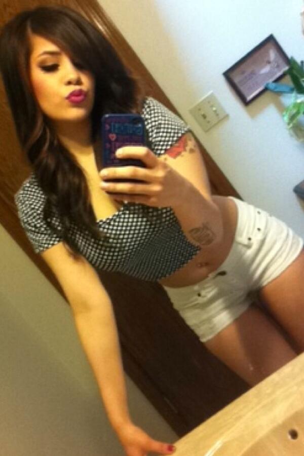 Sexy nue devant sa webcam 005