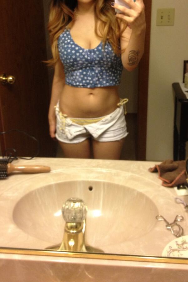 Sexy nue devant sa webcam 006