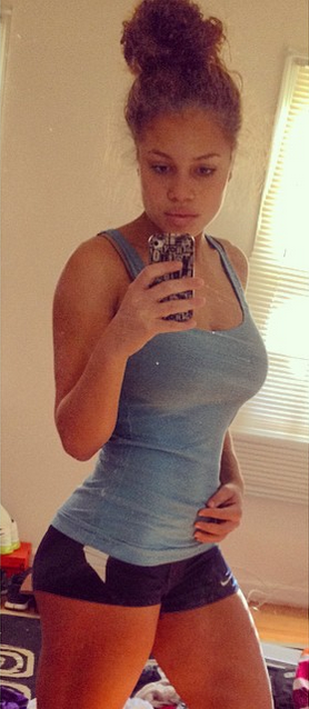 Sexy nue devant sa webcam 101