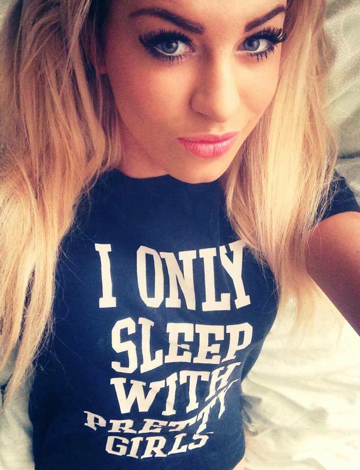 Sexy nue devant sa webcam 277