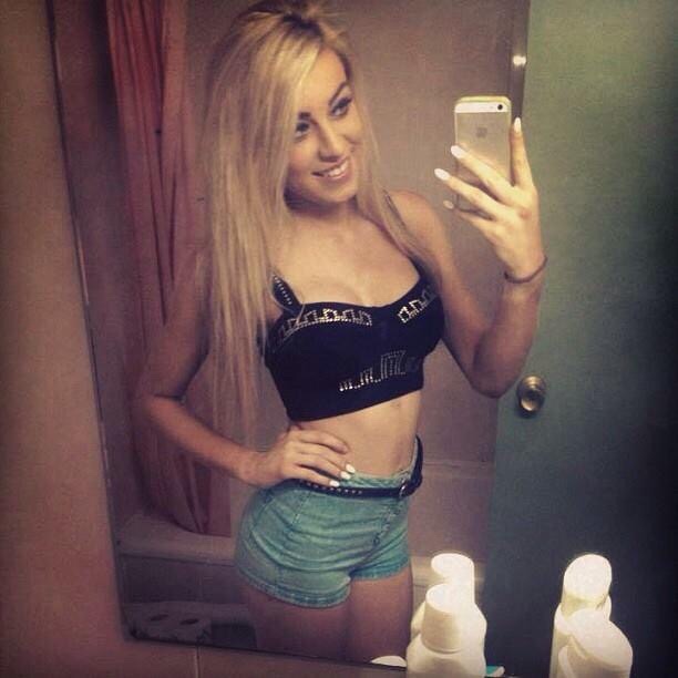 Sexy nue devant sa webcam 289