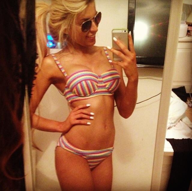 Sexy nue devant sa webcam 295